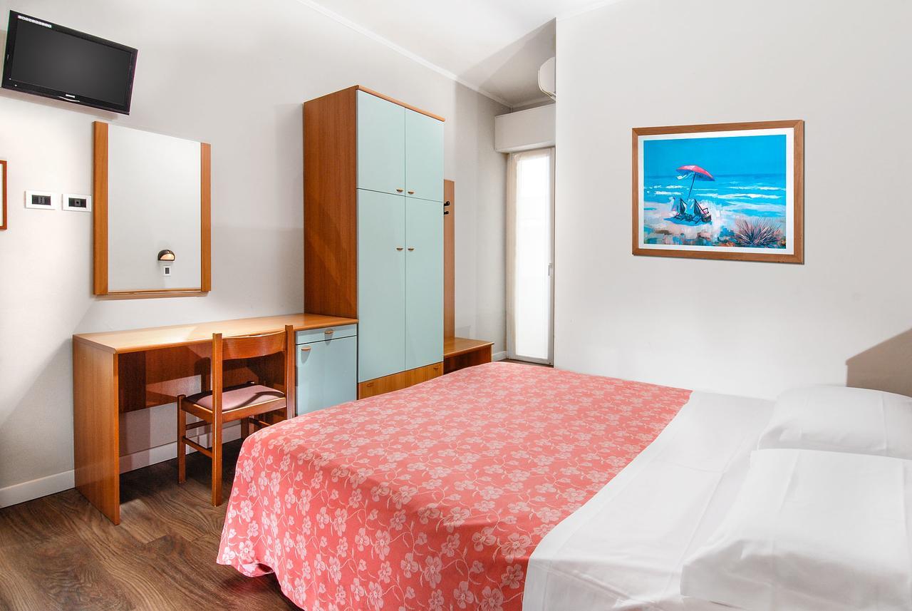 Double Room with Balcony and Sea View,665772867:JPEG